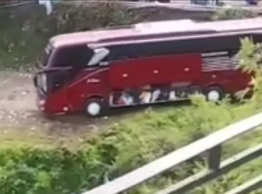 Bus Pariwisata Kecelakaan di Guci, Tegal