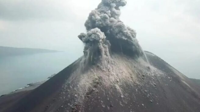 Erupsi Kedua, Gunung Anak Krakatau Semburkan Abu Setinggi 1 Km