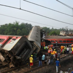 Kecelakaan kereta di India capai 288 orang meninggal.