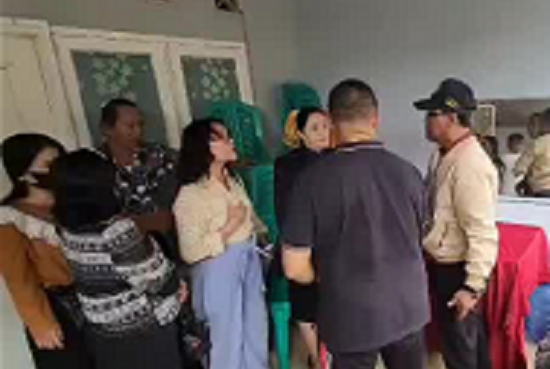 Potongan video Ketua RT di Tambun bubarkan ibadah.