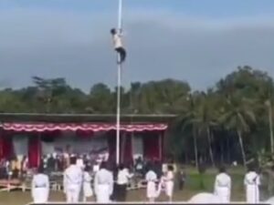 pengibaran bendera