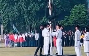 pengibaran bendera