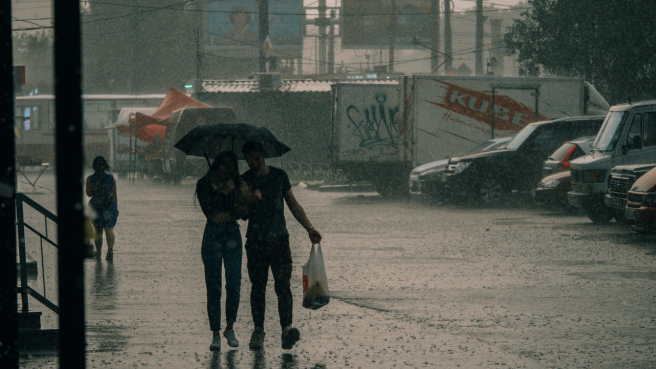 Waspada! Prakiraan Cuaca Jakarta Hari Ini 26 Oktober 2025, Hujan Ringan Mengintai 1 Cuaca