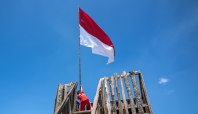 Bendera Merah Putih.